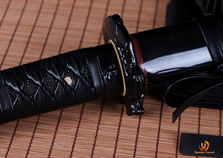 Handgemachtes japanisches Samurai-Katana-Schwert aus schwarzem Damaststahl mit Full Tang-Klinge