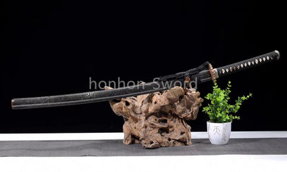 Japanisches Samurai-Schwert Katana aus schwarzem gefaltetem Stahl, Full Tang, handgefertigt, scharfe Klinge, schwarz 