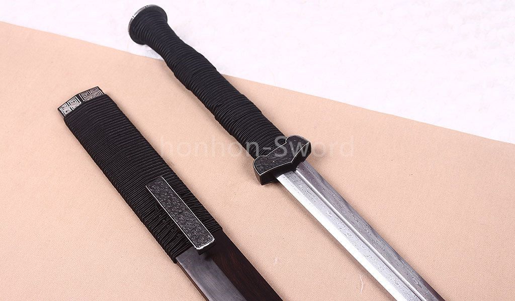Handgeschmiedetes japanisches Samurai-Schwert Katana aus Damaszener-Faltstahl, scharf, ganz in Schwarz 
