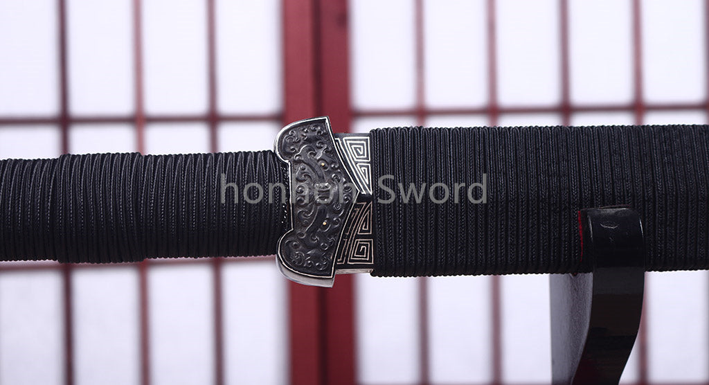 Handgeschmiedetes japanisches Samurai-Schwert Katana aus Damaszener-Faltstahl, scharf, ganz in Schwarz 